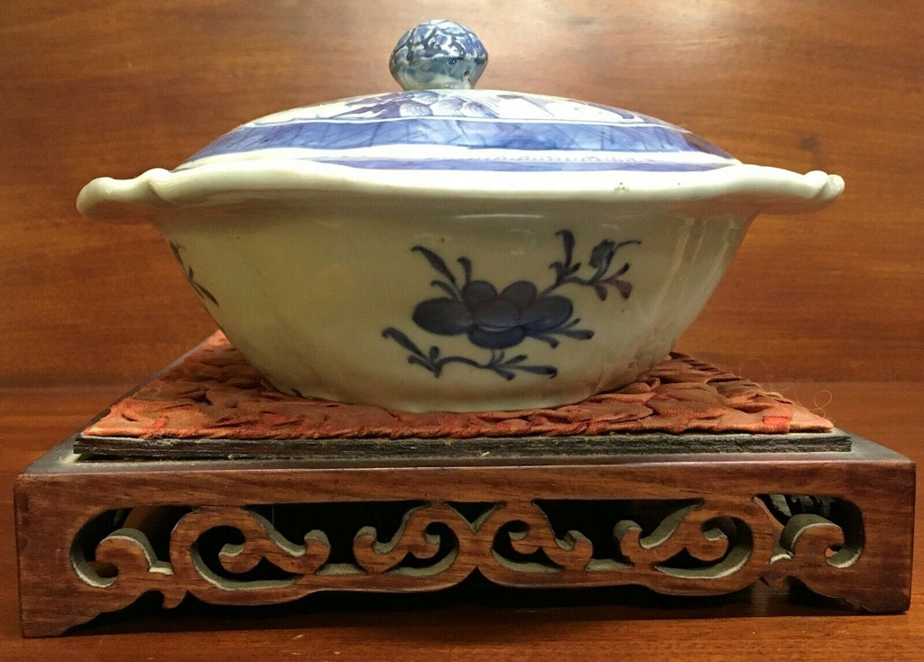 18th-19th Century Chinese Blue & White Canton Scalloped Edge Covered Entrée Dish - MissionGallery