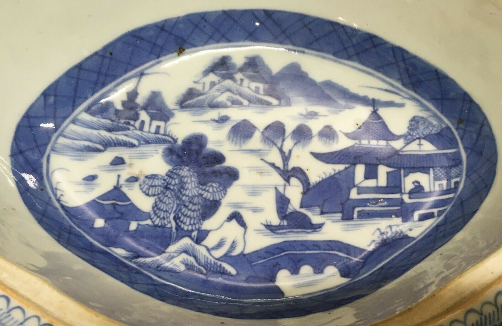 18th-19th Century Chinese Blue & White Canton Scalloped Edge Covered Entrée Dish - MissionGallery