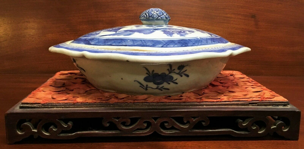 18th-19th Century Chinese Blue & White Canton Scalloped Edge Covered Entrée Dish - MissionGallery